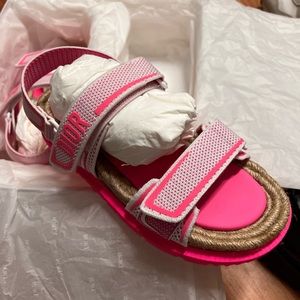 ***Dioract brand new hot pink sandals ***